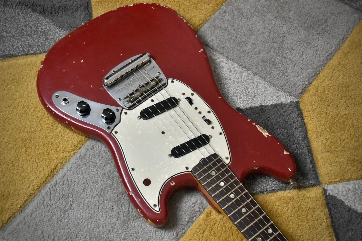 Fender Mustang Guitar with Rosewood Fretboard 1966 - Dakota Red