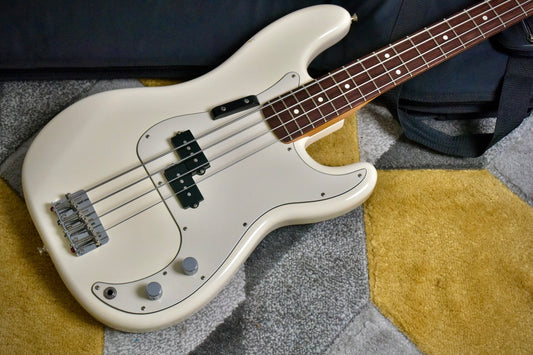 Fender Standard Precision Bass with Rosewood Fretboard 2010 - Arctic White