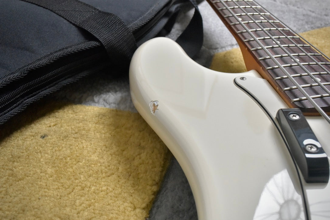 Fender Standard Precision Bass with Rosewood Fretboard 2010 - Arctic White