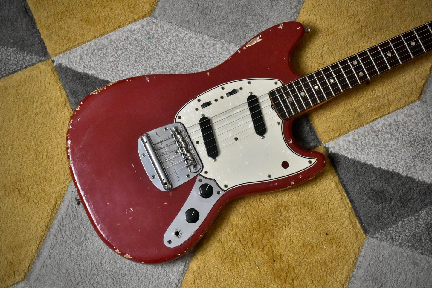 Fender Mustang Guitar with Rosewood Fretboard 1966 - Dakota Red