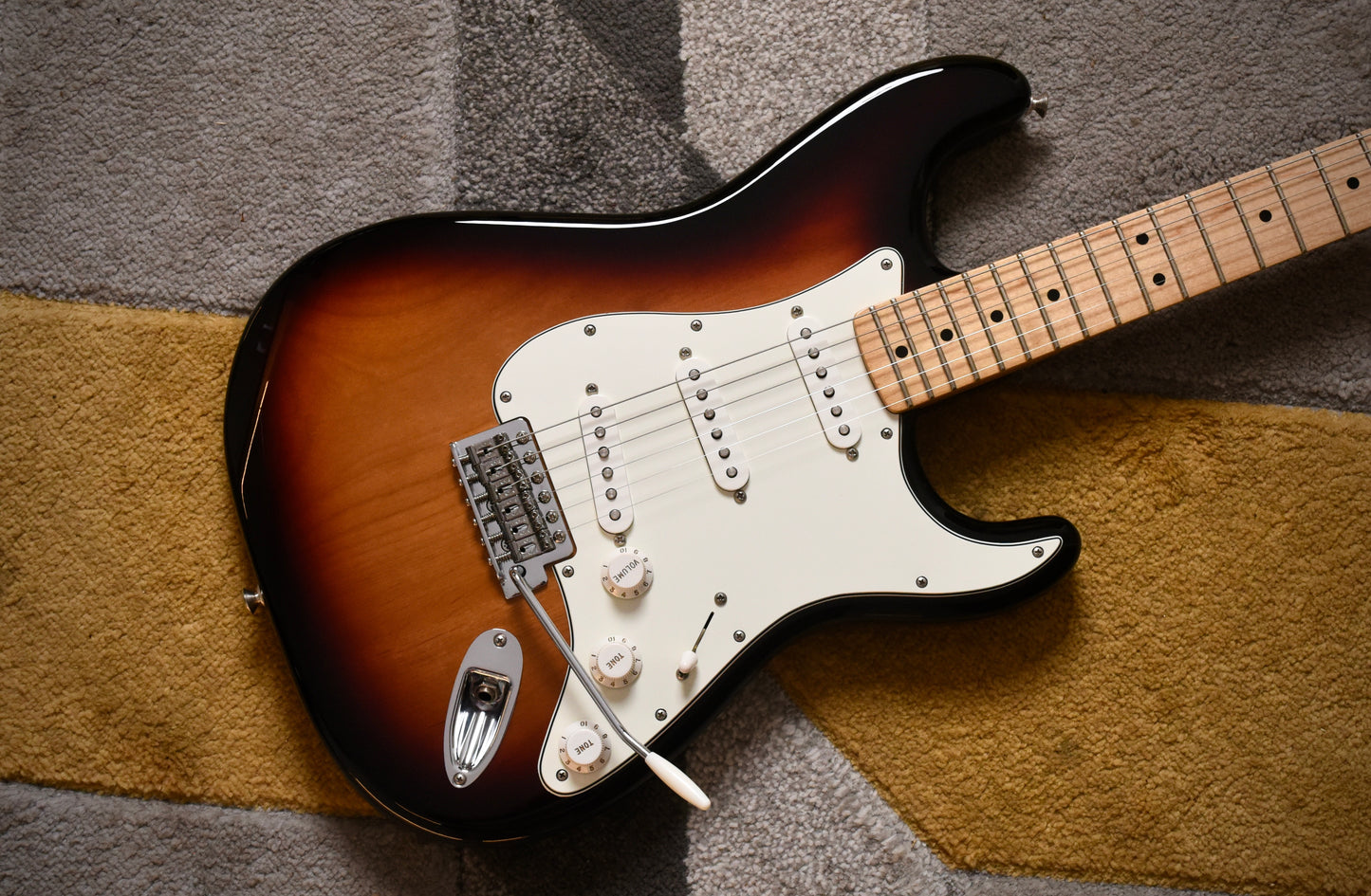 Fender (Mex) Standard Stratocaster MN / Brown Sunburst (Pre-owned, 2017)
