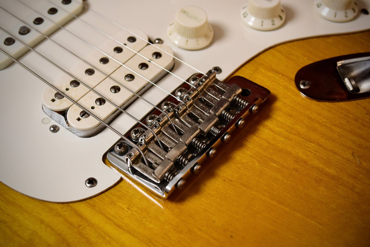 Fender American Vintage Reissue 1957 Stratocaster 2 Tone Sunburst (Pre-owned, 1986)