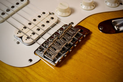 Fender American Vintage Reissue 1957 Stratocaster 2 Tone Sunburst (Pre-owned, 1986)