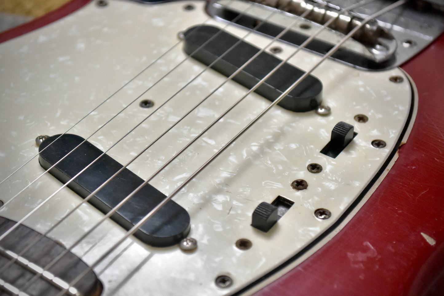 Fender Mustang Guitar with Rosewood Fretboard 1966 - Dakota Red