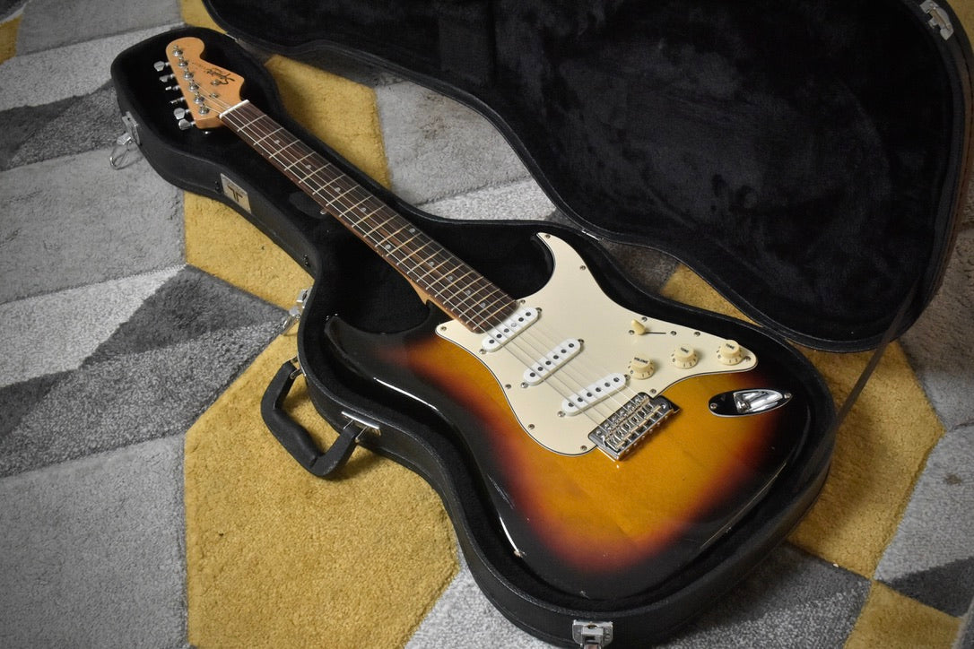 Squier Stratocaster SE European Version 2000s - 3 Tone Sunburst