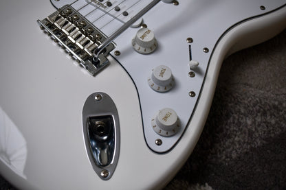 Vintage V6JMH ReIssued Electric Guitar Olympia White 'Fillmore' (Pre-owned, 2016)