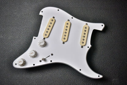Fender Vintage Noiseless Strat Pickups Loaded Pickguard 2008