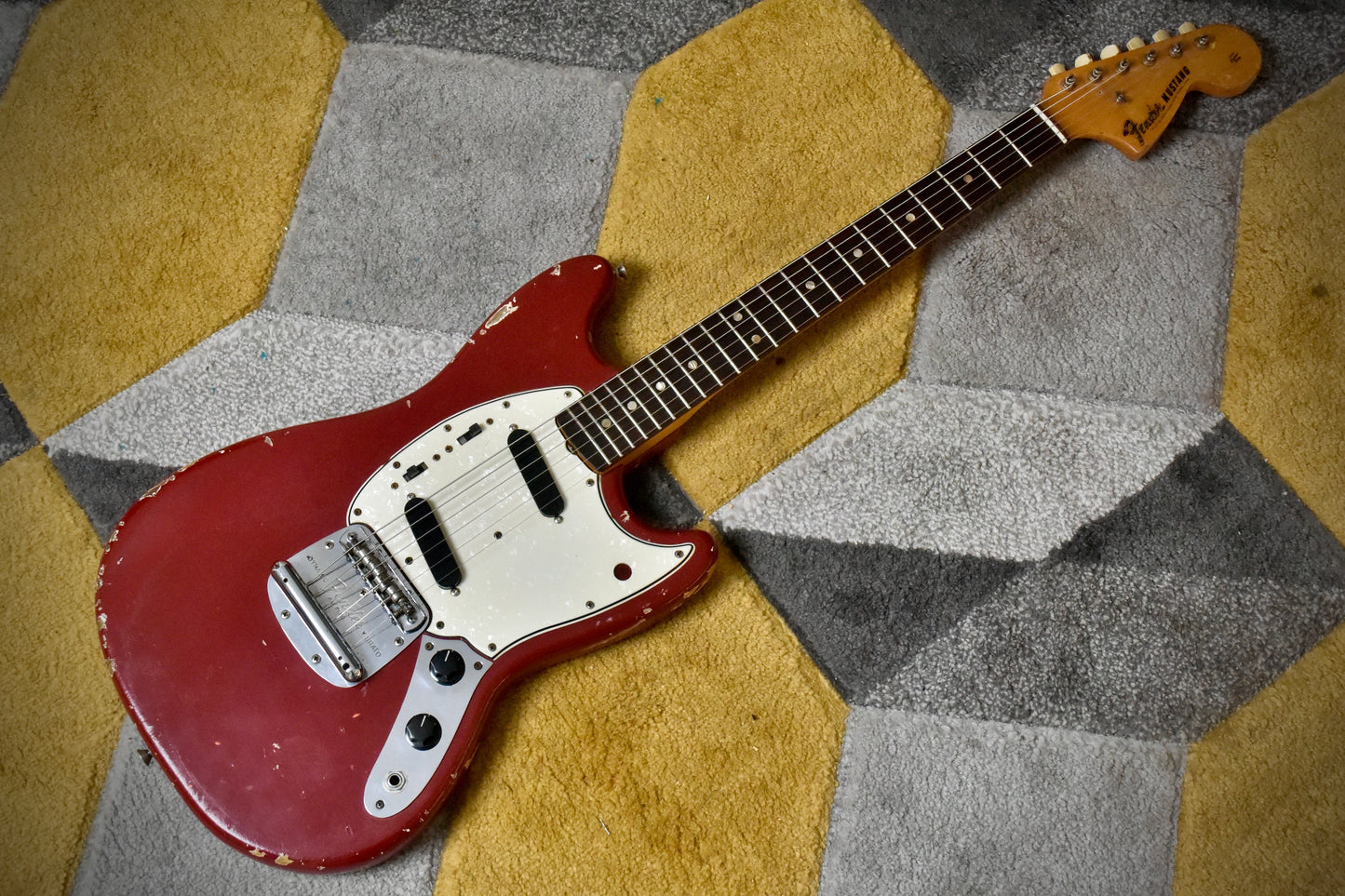 Fender Mustang Guitar with Rosewood Fretboard 1966 - Dakota Red