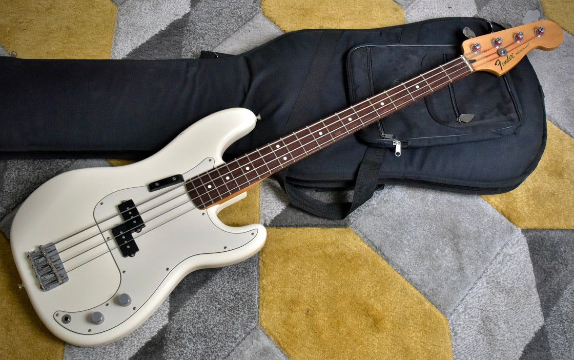 Fender Standard Precision Bass with Rosewood Fretboard 2010 - Arctic White