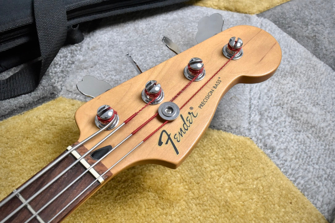 Fender Standard Precision Bass with Rosewood Fretboard 2010 - Arctic White