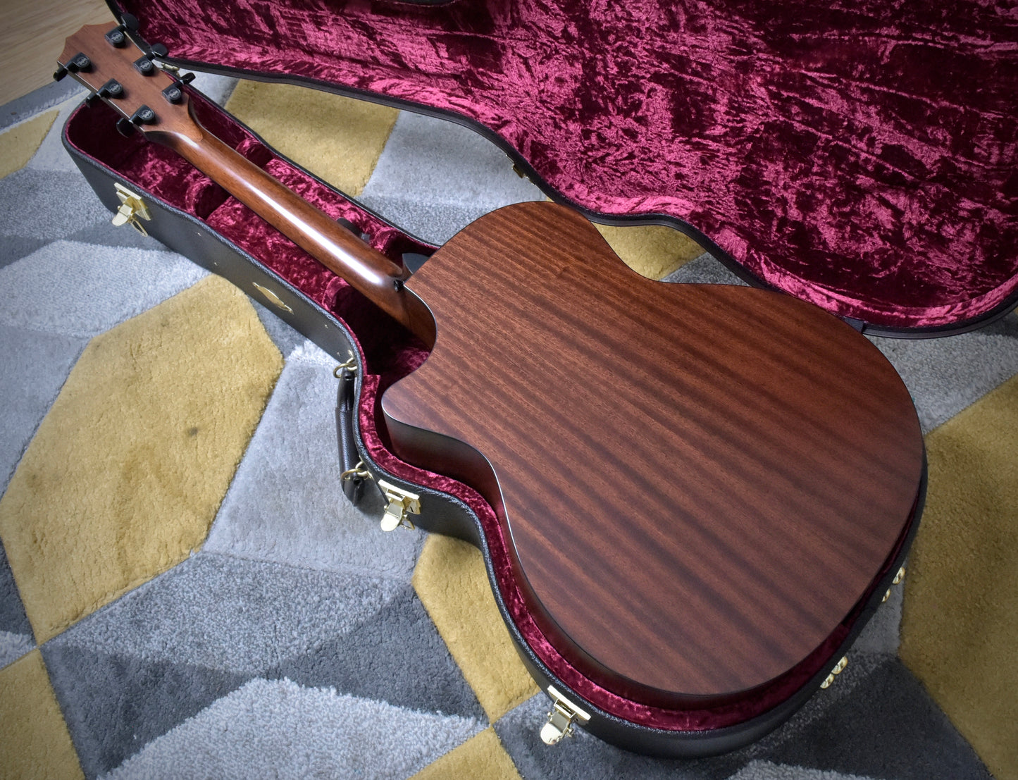 Taylor 314ce with V-Class Bracing 2023 Vintage Sunburst