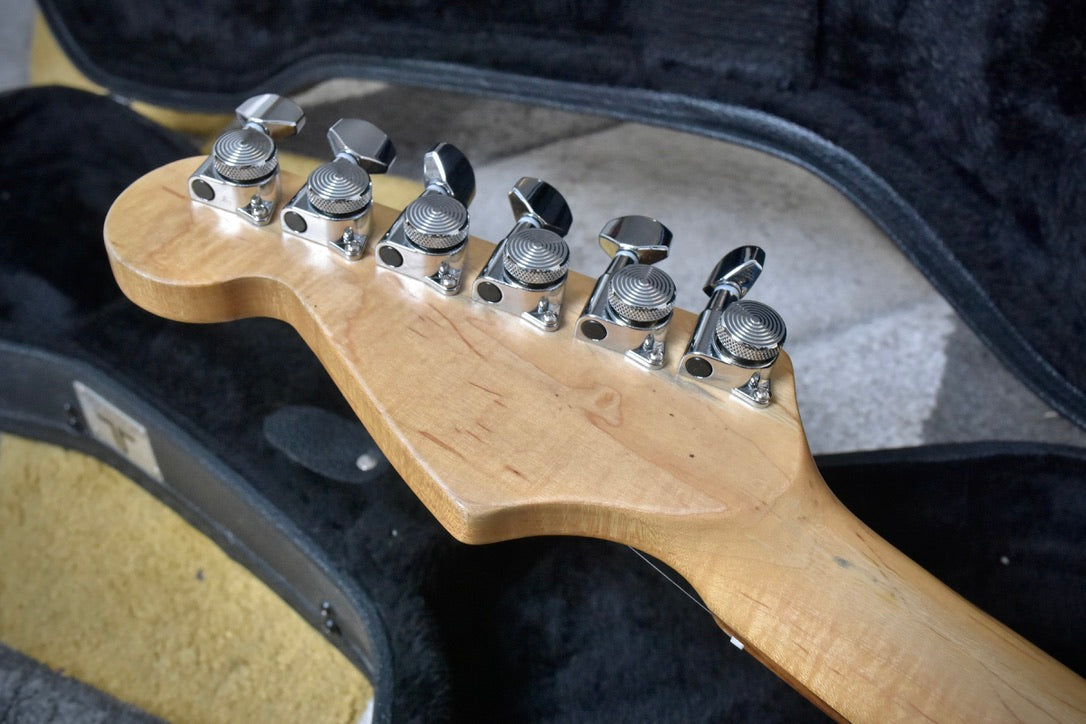 Squier Stratocaster SE European Version 2000s - 3 Tone Sunburst