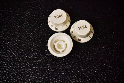 Fender 005-6254-049 Stratocaster Knobs (3) 2010s - Parchment