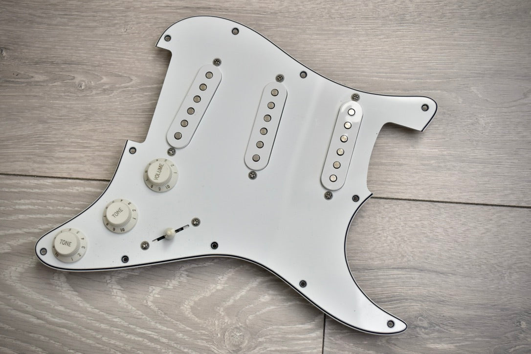 Loaded Strat Pickguard 2020 - White