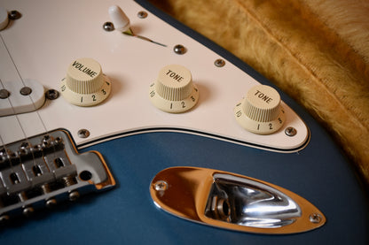Fender (Mex) Standard Stratocaster RW / Lake Placid Blue (Pre-owned, 1995)