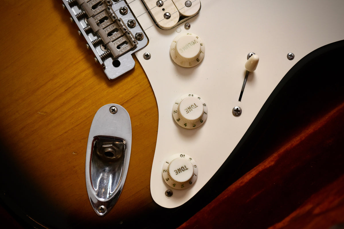 Fender American Vintage Reissue 1957 Stratocaster 2 Tone Sunburst (Pre-owned, 1986)