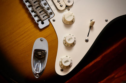 Fender American Vintage Reissue 1957 Stratocaster 2 Tone Sunburst (Pre-owned, 1986)