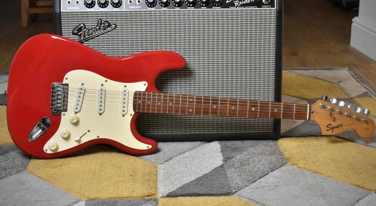 Squier Affinity Series Stratocaster 21-Fret with Rosewood Fretboard 2000 - Torino Red